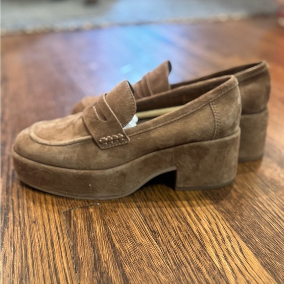 NIB Dolce Vita Brown Suede Loafers Classic Slip-Ons Size 7 main image 6